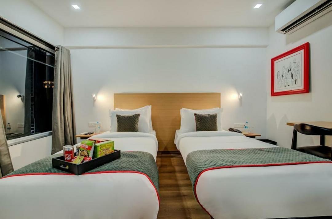 Hotel Town Plaza Pune Exteriör bild